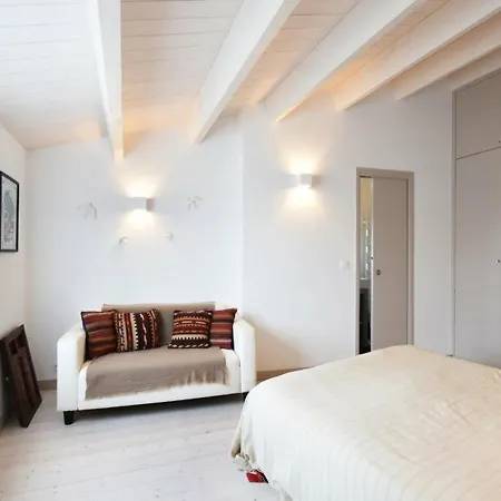 Vakantiehuis Maison De Charme Au Centre Du Village Avec Cheminee Et Cuisine Equipee *