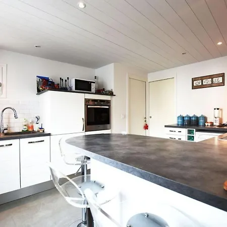 Maison De Charme Au Centre Du Village Avec Cheminee Et Cuisine Equipee - Fr-1-434-56