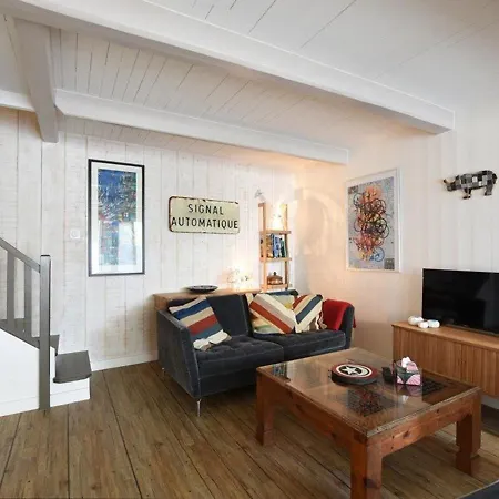 Maison De Charme Au Centre Du Village Avec Cheminee Et Cuisine Equipee - Fr-1-434-56 *