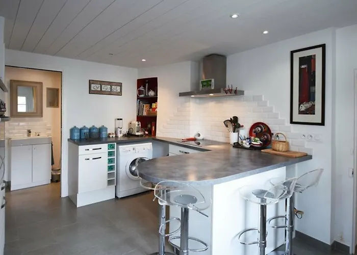 Maison De Charme Au Centre Du Village Avec Cheminee Et Cuisine Equipee - Fr-1-434-56 Les Portes-en-Re