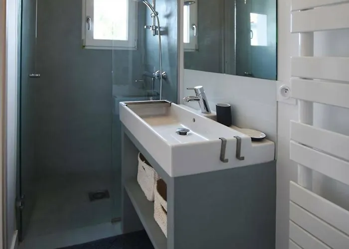 Maison De Charme Au Centre Du Village Avec Cheminee Et Cuisine Equipee - Fr-1-434-56 *