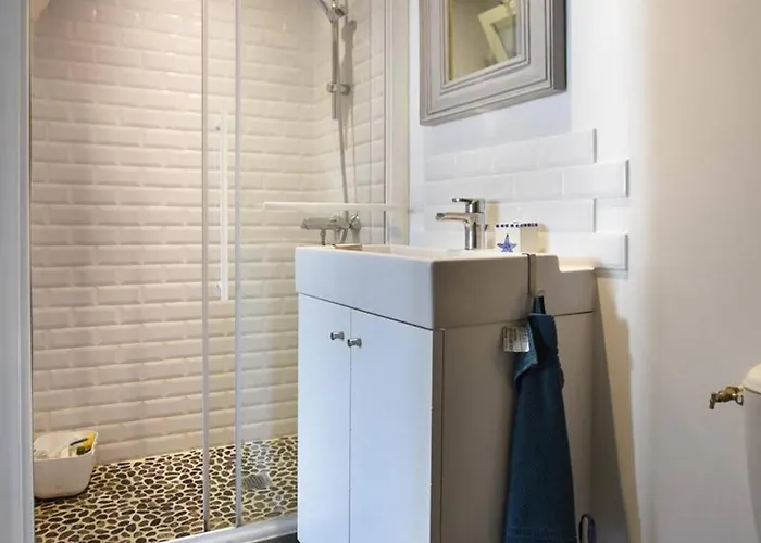 Maison De Charme Au Centre Du Village Avec Cheminee Et Cuisine Equipee - Fr-1-434-56 *